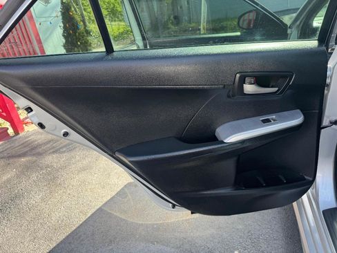 Used 2014 Toyota Camry SE w/ Moonroof Package image 23