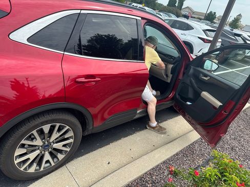 Used 2020 Ford Escape Titanium w/ Titanium Premium Package 2.0 AWD/4WD image 7