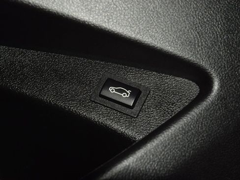 Used 2025 BMW M2 Base w/ Lighting Package image 46