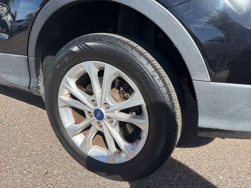 Used 2017 Ford Escape SE image 4