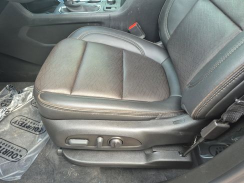 Used 2023 Chevrolet Traverse High Country w/ LPO, Floor Liner Package AWD/4WD image 21
