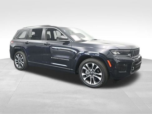 Used 2024 Jeep Grand Cherokee Overland w/ Luxury Tech Group IV image 8