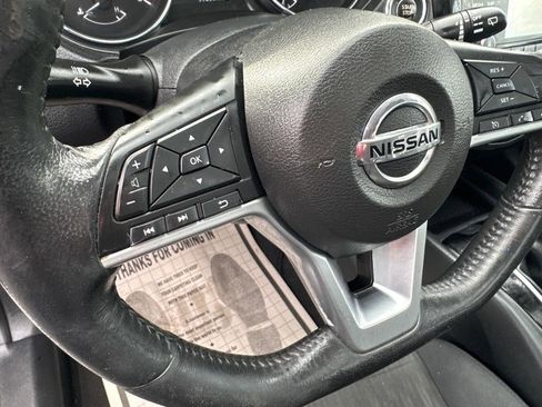 Used 2017 Nissan Rogue SV image 34