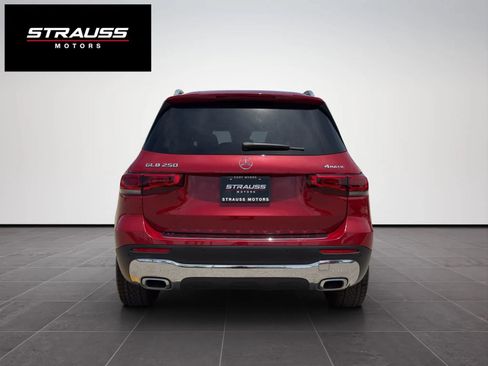 Used 2020 Mercedes-Benz GLB 250 4MATIC w/ Premium Package image 8