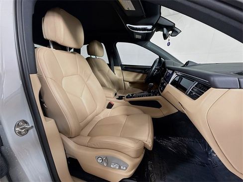 Used 2024 Porsche Macan image 30