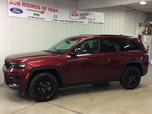 Used 2024 Jeep Grand Cherokee Altitude image 1