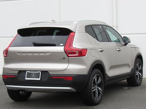 Used 2024 Volvo XC40 B5 Core AWD/4WD image 6