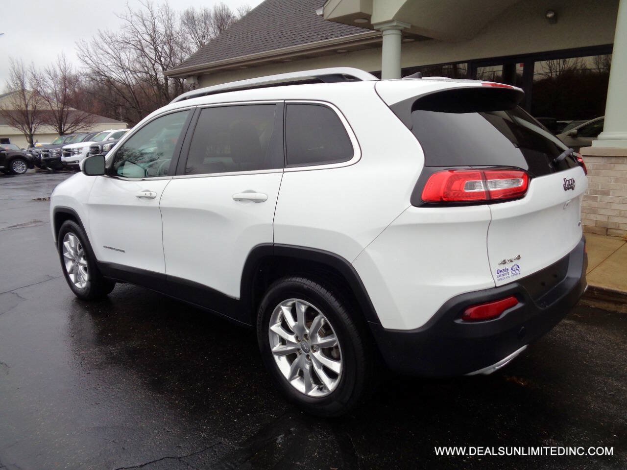 Used 2017 Jeep Cherokee Limited AWD/4WD image 4