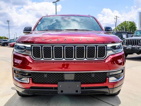 Used 2023 Jeep Wagoneer 4WD image 3