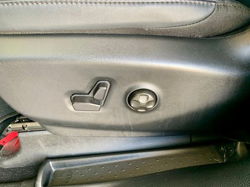 Used 2025 Chrysler Pacifica Select FWD image 43