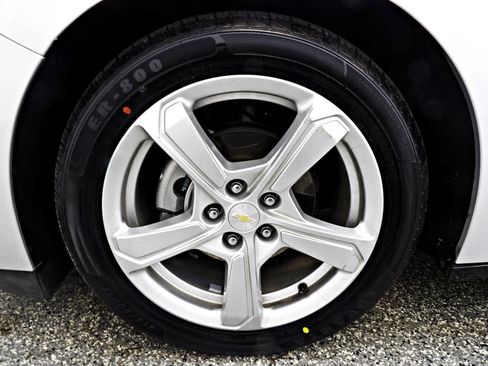 Used 2018 Chevrolet Volt LT w/ Comfort Package image 18