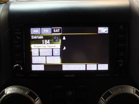 Used 2013 Jeep Wrangler Unlimited Sahara w/ Connectivity Group AWD/4WD image 8