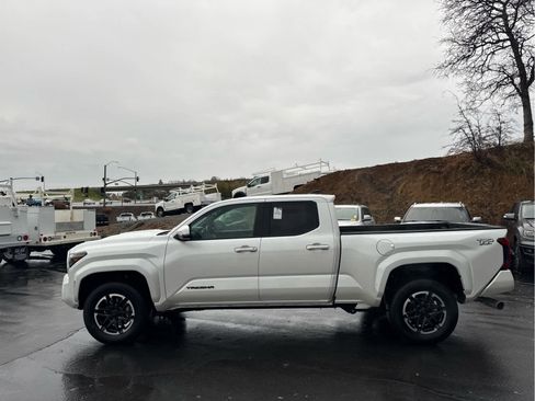 Used 2024 Toyota Tacoma TRD Sport image 8