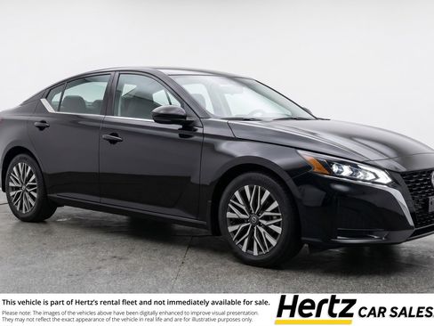Used 2025 Nissan Altima 2.5 SV image 1