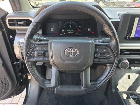 Certified 2025 Toyota Tacoma SR5 AWD/4WD image 28