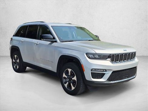 Used 2024 Jeep Grand Cherokee Limited 4xe AWD/4WD image 3