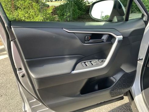 Used 2025 Toyota RAV4 LE AWD/4WD image 17