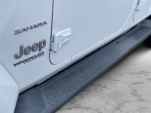 Used 2018 Jeep Wrangler Unlimited Sahara image 10