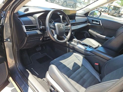 Used 2025 Mitsubishi Outlander SE FWD image 13
