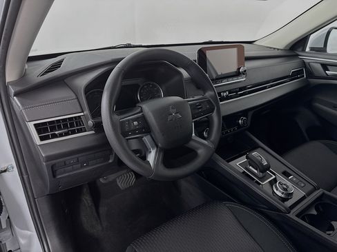 Used 2023 Mitsubishi Outlander ES FWD image 9