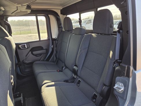 Used 2025 Jeep Gladiator Sport AWD/4WD image 22