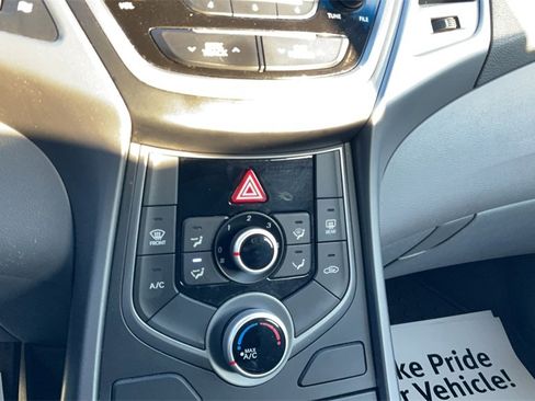 Used 2015 Hyundai Elantra SE image 21