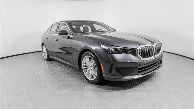 Used 2025 BMW 530i w/ Premium Package RWD image 11