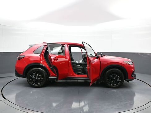 Certified 2025 Honda HR-V Sport image 40