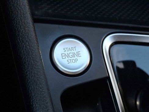 Used 2019 Volkswagen Jetta SE w/ Cold Weather Package image 21