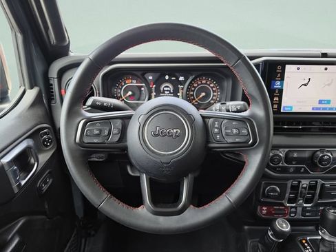 Used 2024 Jeep Wrangler Unlimited Rubicon AWD/4WD image 16