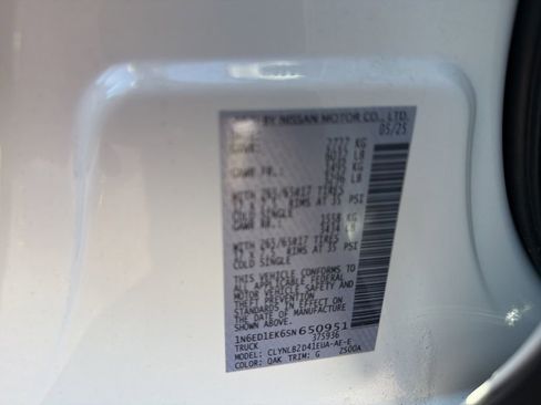 Used 2025 Nissan Frontier SV image 18