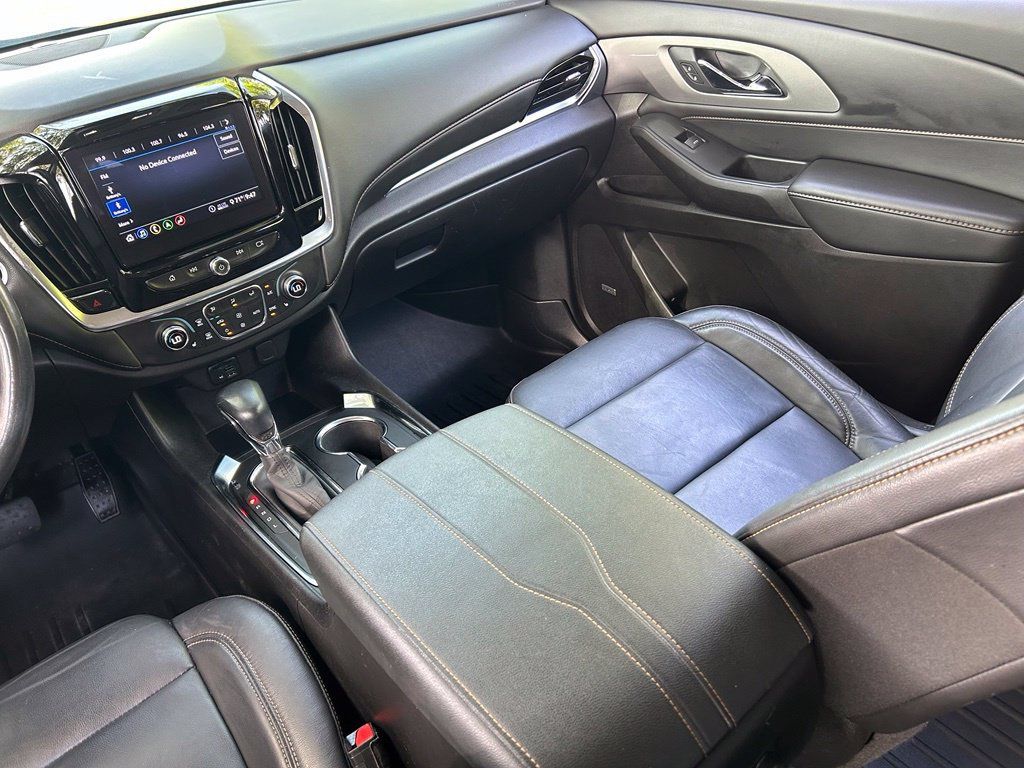 Used 2021 Chevrolet Traverse RS FWD image 12