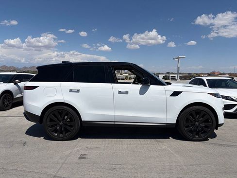 Used 2024 Land Rover Range Rover Sport SE AWD/4WD image 3