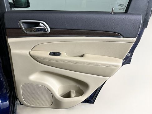 Used 2018 Jeep Grand Cherokee Limited image 31