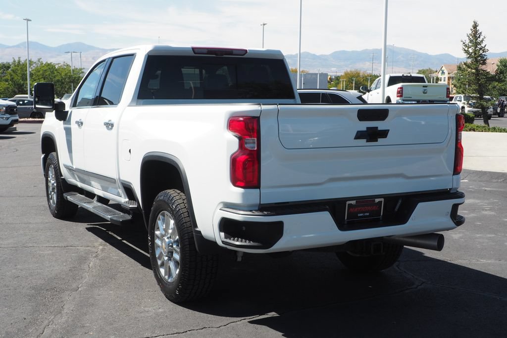 Used 2024 Chevrolet Silverado 3500 High Country w/ High Country Premium Package AWD/4WD image 7