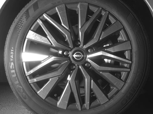 Used 2025 Nissan Altima 2.5 SV FWD image 13