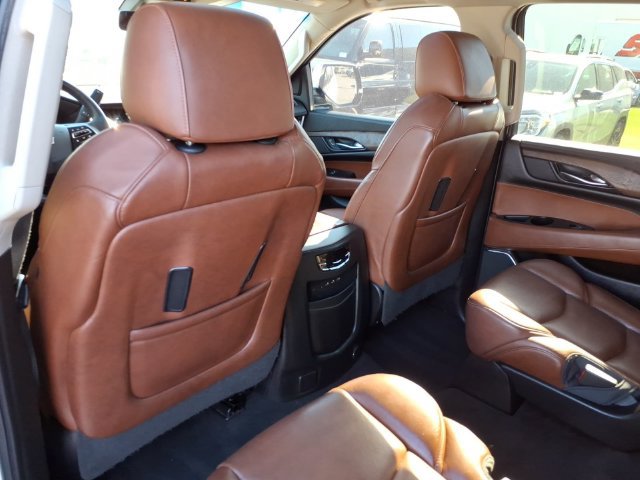Used 2018 Cadillac Escalade Luxury AWD/4WD image 17