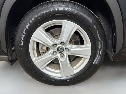 Used 2020 Toyota Highlander LE FWD image 37