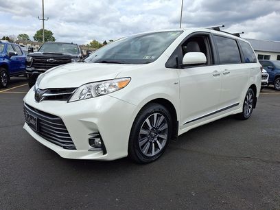 Used 2018 Toyota Sienna XLE w/ XLE Navigation Package