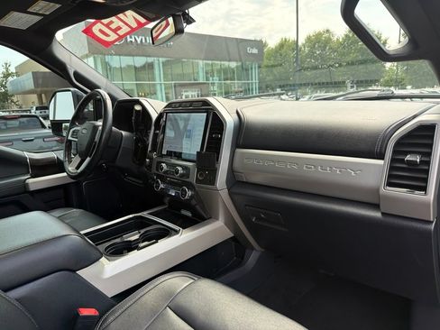 Used 2022 Ford F250 Lariat w/ Black Appearance Package AWD/4WD image 34
