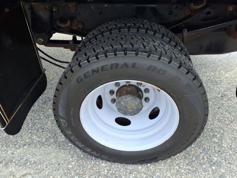 Used 2022 Ford F550 4x4 Regular Cab Super Duty image 10