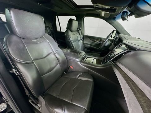 Used 2019 Cadillac Escalade Platinum image 32