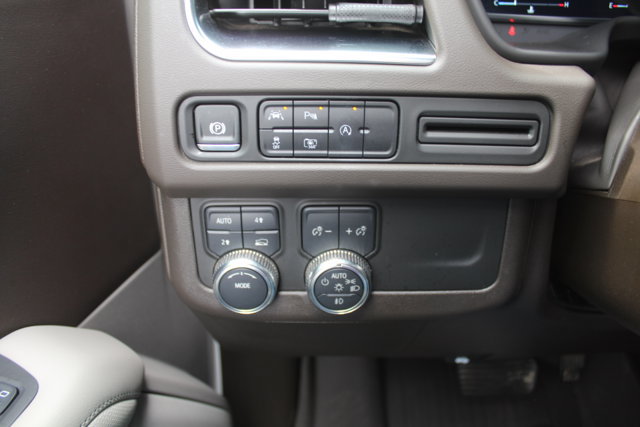Used 2024 GMC Yukon SLT w/ SLT Luxury Package AWD/4WD image 29