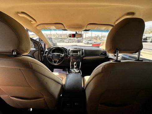 Used 2018 Ford Edge SEL image 16