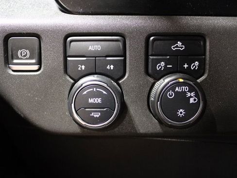 Used 2022 Chevrolet Silverado 1500 LT AWD/4WD image 40