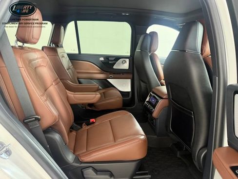 Used 2025 Lincoln Aviator Reserve w/ Equipment Group 201A AWD/4WD image 17