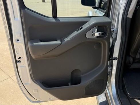 Used 2014 Nissan Frontier PRO-4X w/ Pro-4x Luxury Package AWD/4WD image 45