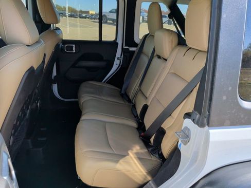 Used 2018 Jeep Wrangler Unlimited Rubicon image 38