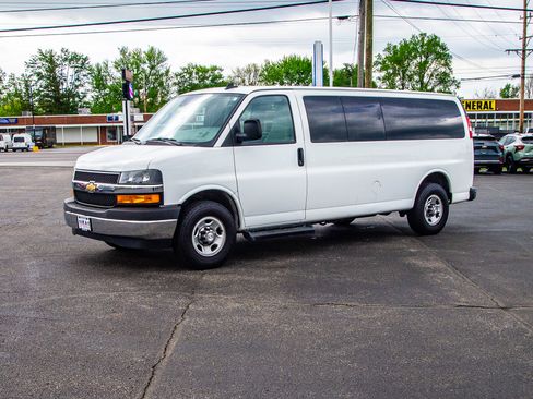 Used 2020 Chevrolet Express 3500 LT w/ LT Preferred Equipment Group image 3