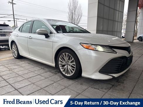 Used 2018 Toyota Camry XLE image 2